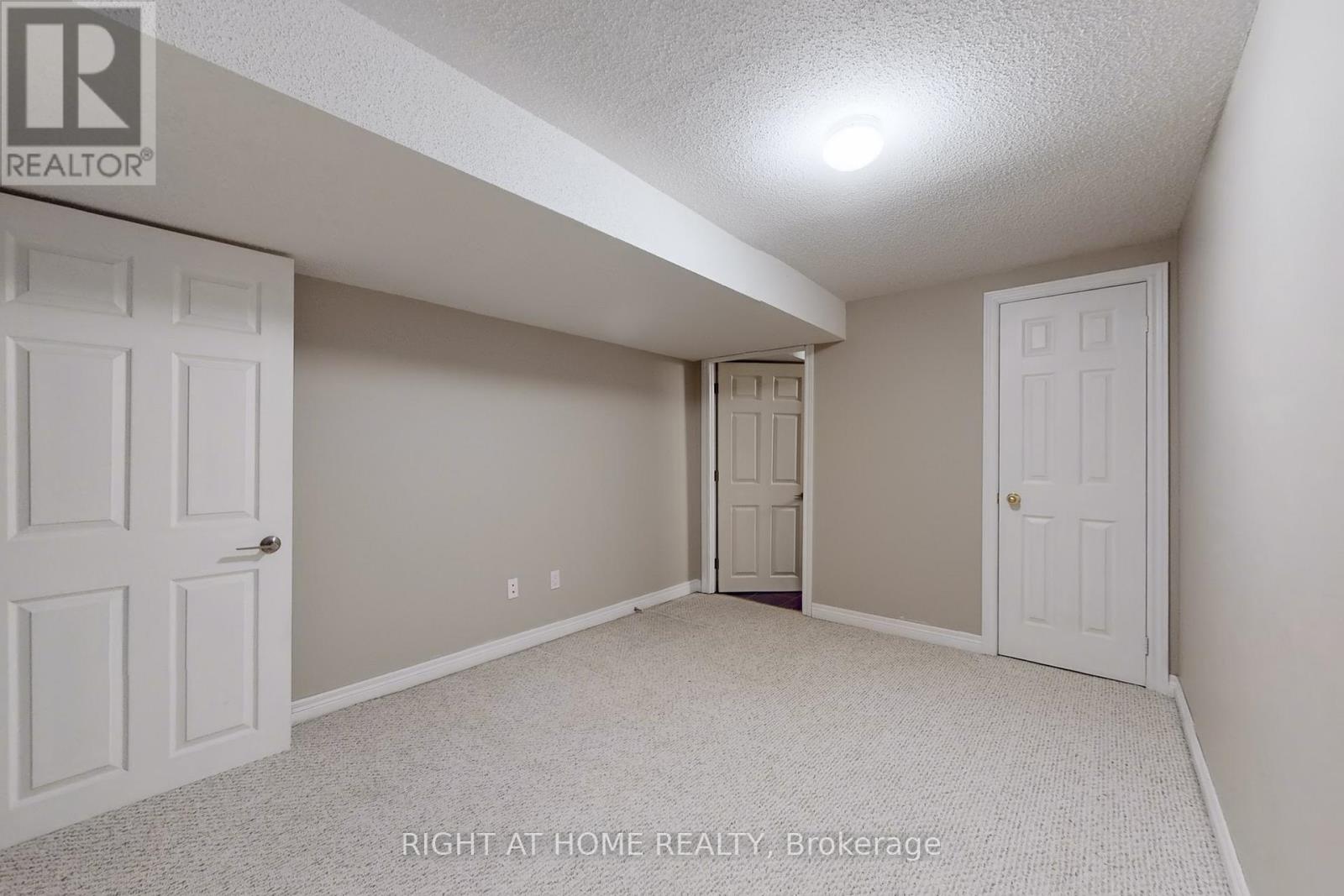 2737 Hammond Road, Mississauga, Ontario  L5K 2M5 - Photo 37 - W12631498