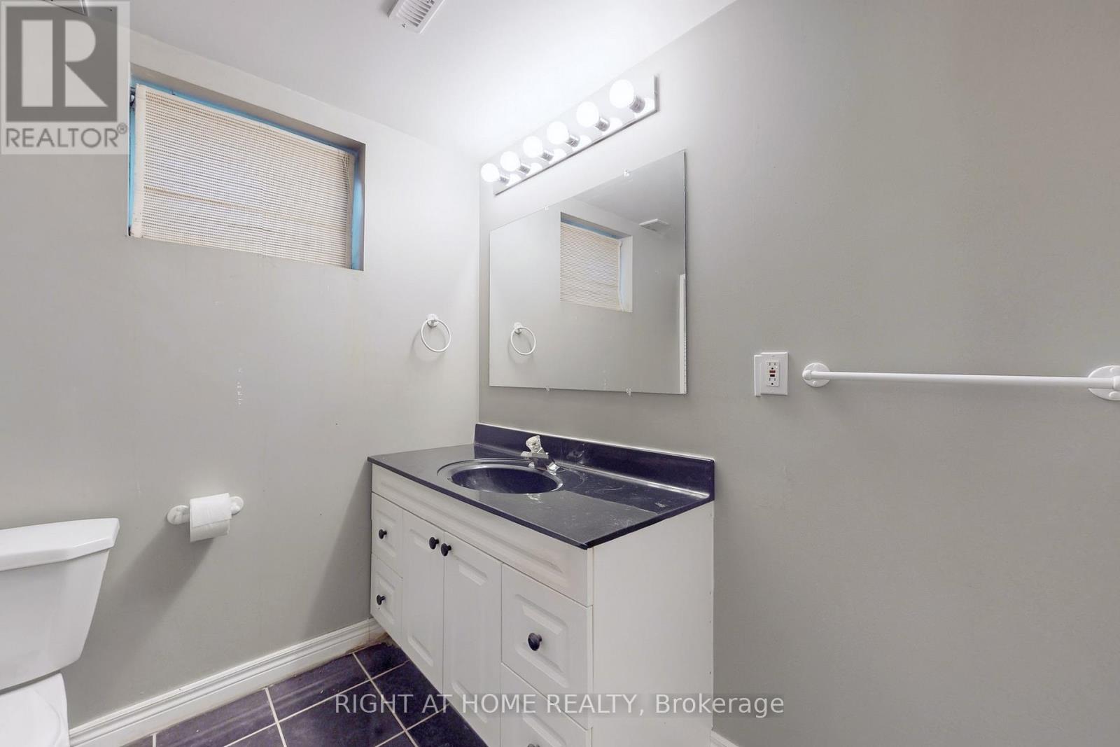 2737 Hammond Road, Mississauga, Ontario  L5K 2M5 - Photo 38 - W12631498