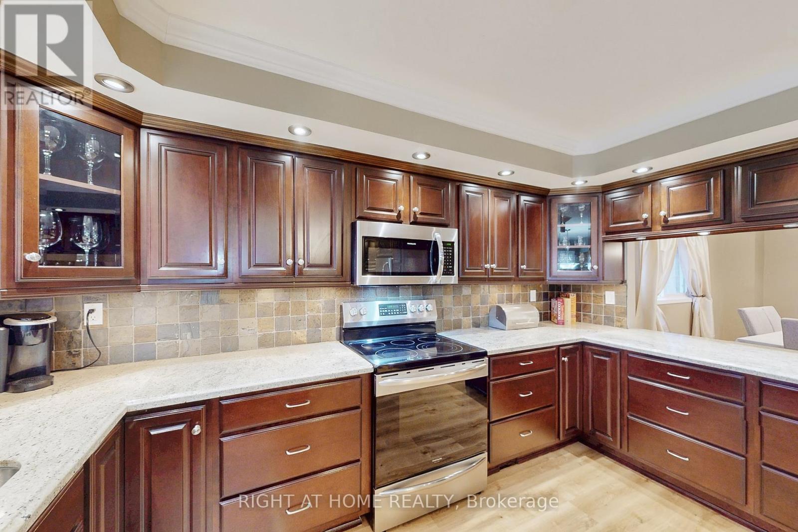 2737 Hammond Road, Mississauga, Ontario  L5K 2M5 - Photo 9 - W12631498