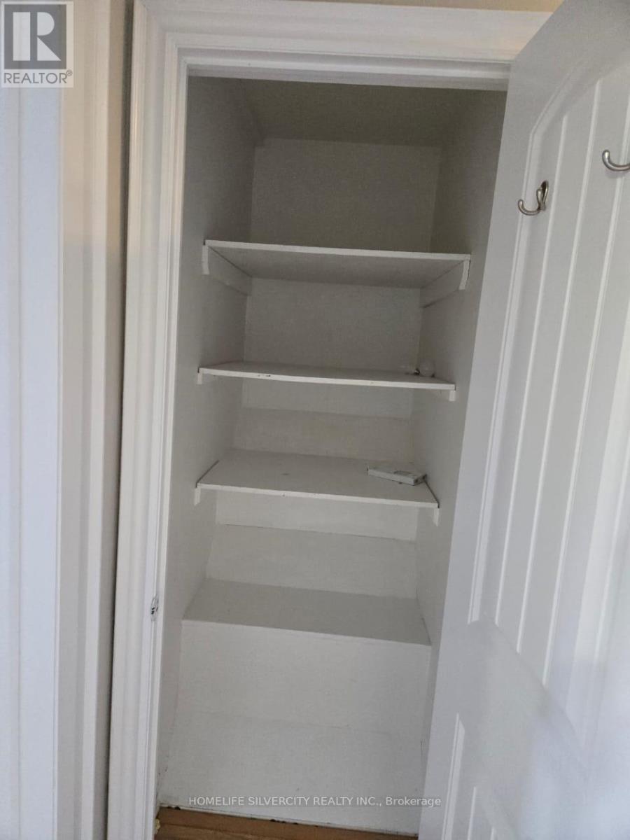 59 Bartonville Avenue W, Toronto (Mount Dennis), Ontario  M6M 2B4 - Photo 11 - W12631500