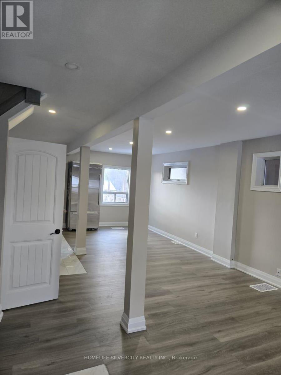 59 Bartonville Avenue W, Toronto (Mount Dennis), Ontario  M6M 2B4 - Photo 7 - W12631500