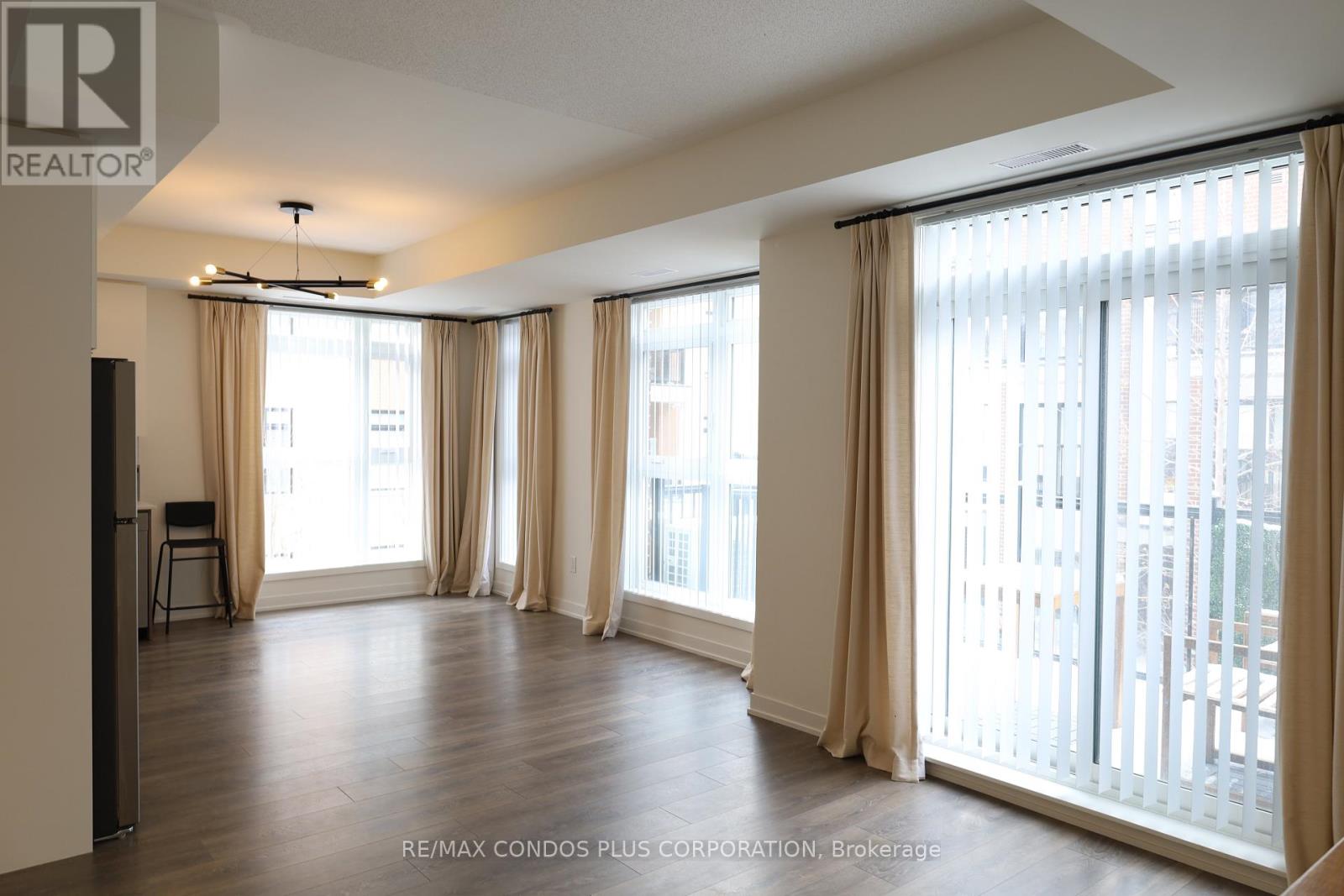 201 - 100 Canon Jackson Drive, Toronto, Ontario  M6M 0C1 - Photo 2 - W12631514