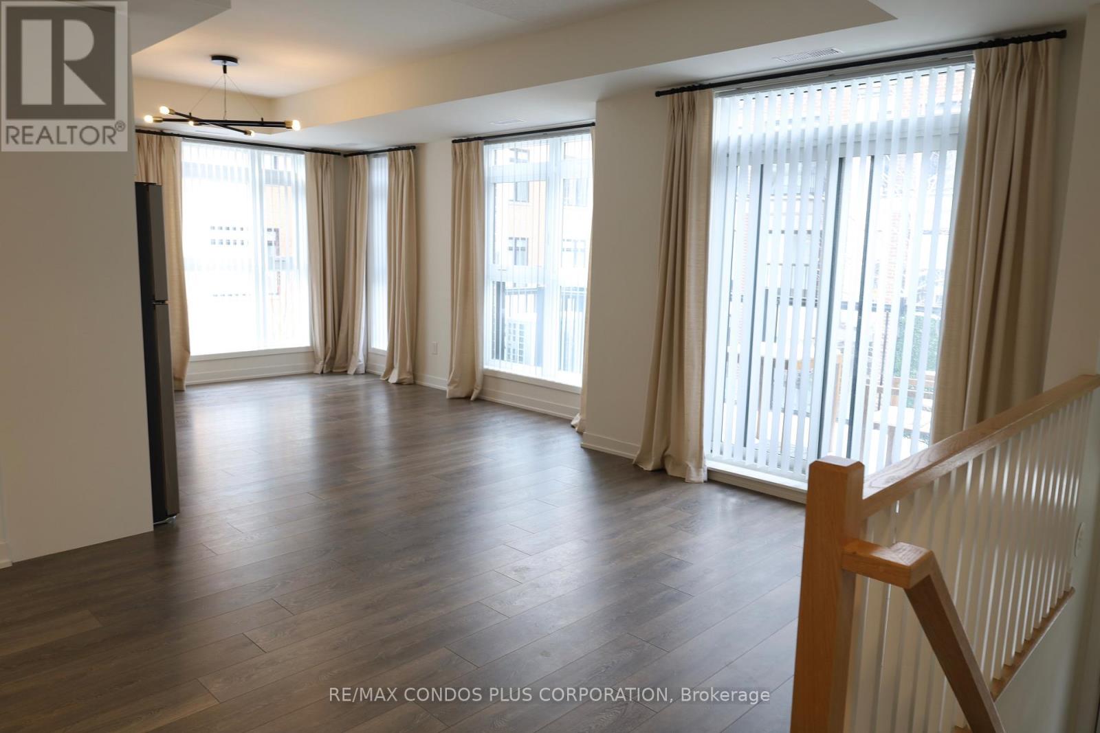 201 - 100 Canon Jackson Drive, Toronto, Ontario  M6M 0C1 - Photo 4 - W12631514