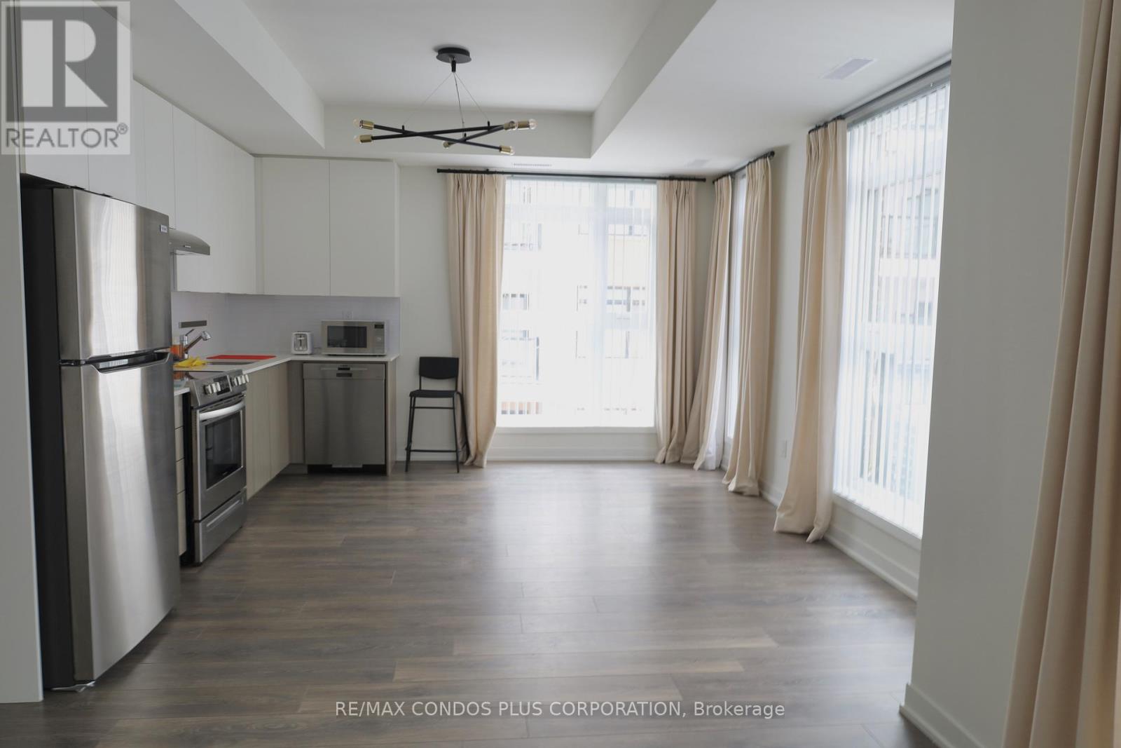 201 - 100 Canon Jackson Drive, Toronto, Ontario  M6M 0C1 - Photo 5 - W12631514