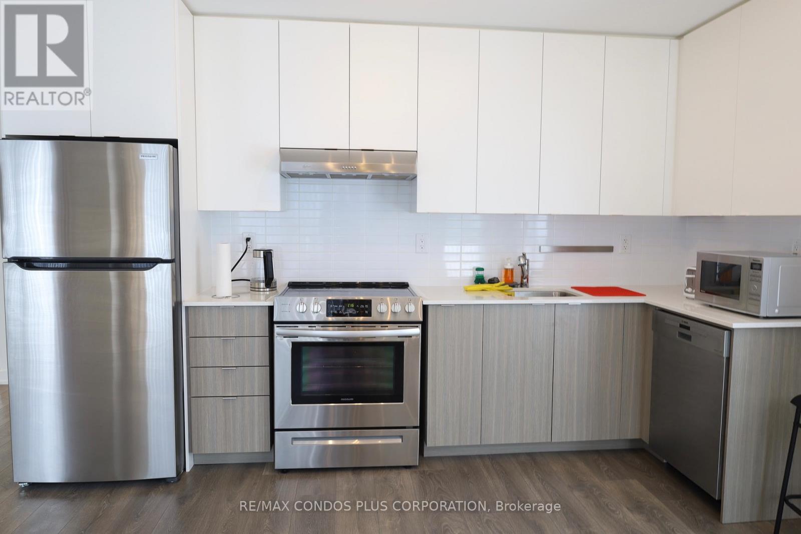 201 - 100 Canon Jackson Drive, Toronto, Ontario  M6M 0C1 - Photo 7 - W12631514