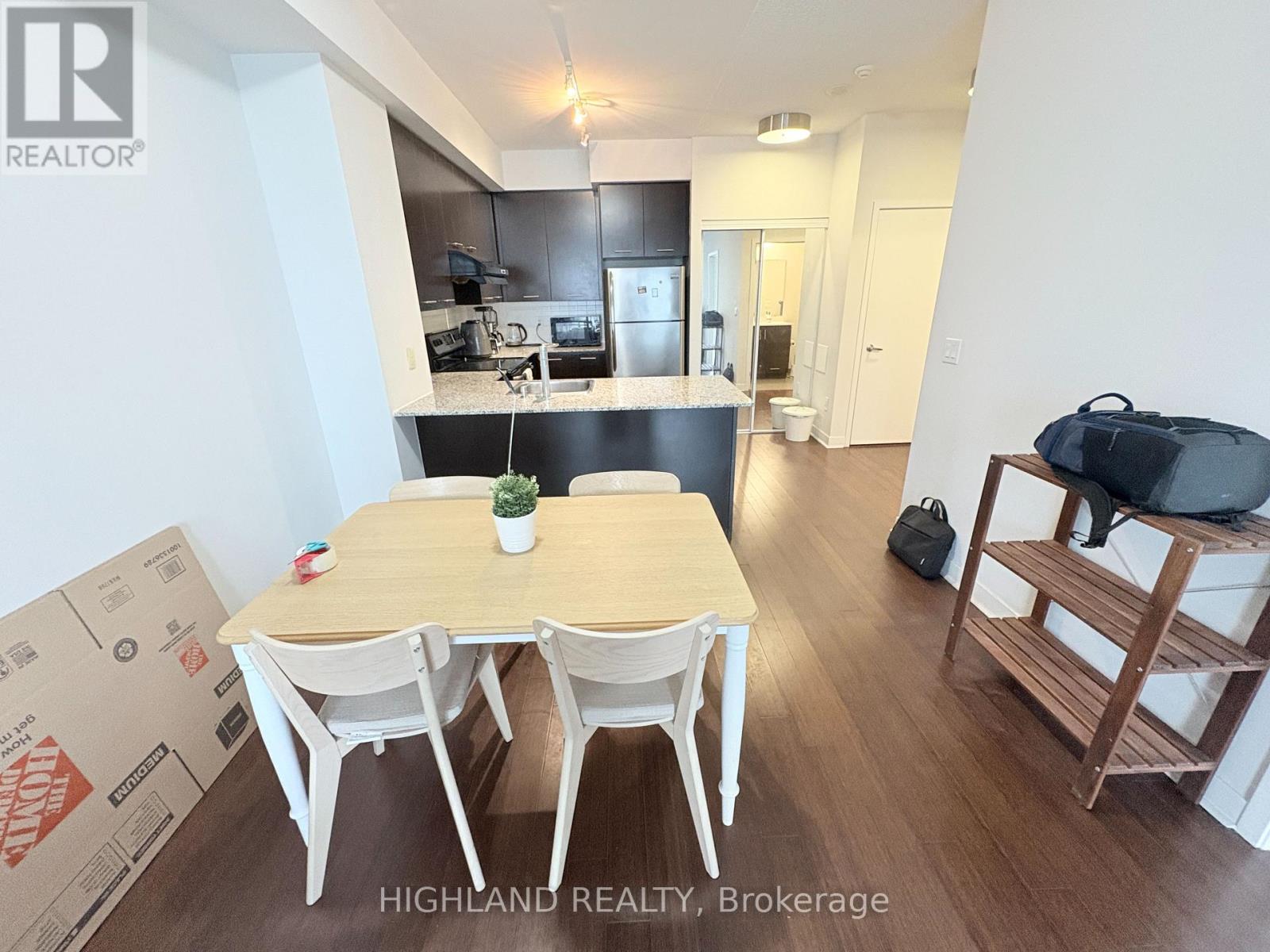 1906 - 365 Prince Of Wales Drive, Mississauga (City Centre), Ontario  L5B 0G6 - Photo 4 - W12631516