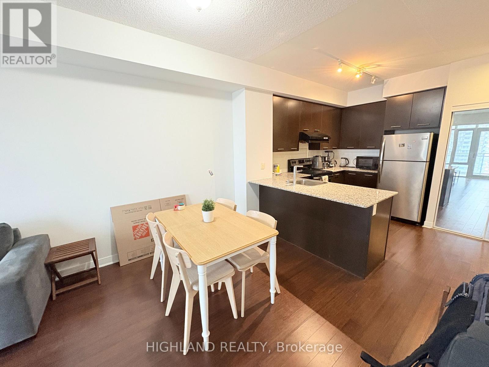 1906 - 365 Prince Of Wales Drive, Mississauga (City Centre), Ontario  L5B 0G6 - Photo 8 - W12631516