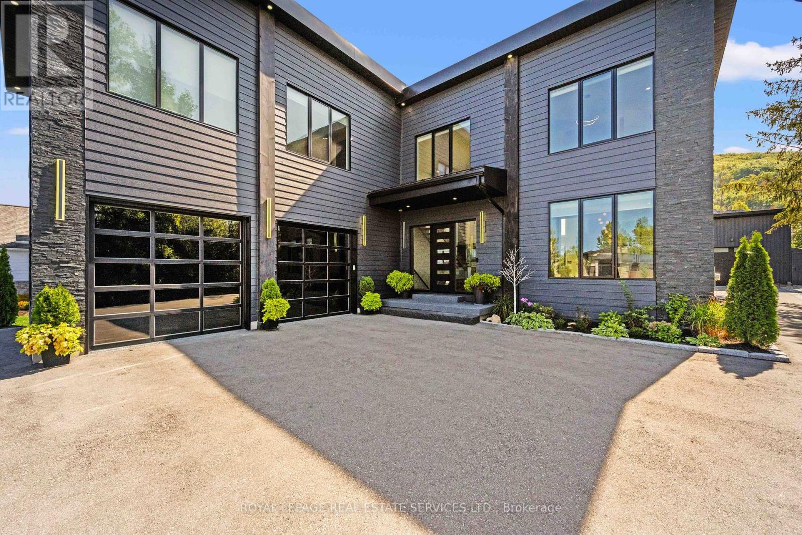 118 Barton Boulevard, Blue Mountains, Ontario  N0H 1J0 - Photo 2 - X12408274