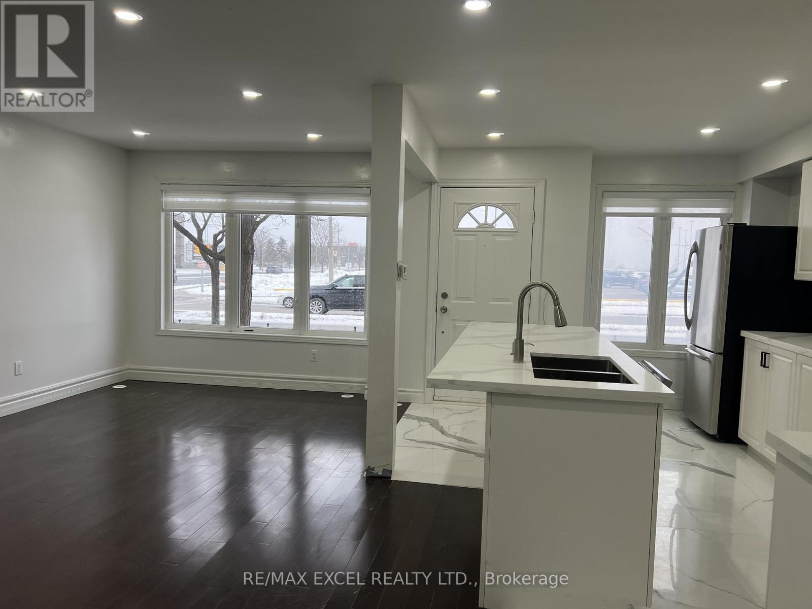 807 - 29 Rosebank Drive, Toronto (Malvern), Ontario  M1B 5Y7 - Photo 4 - E12631536