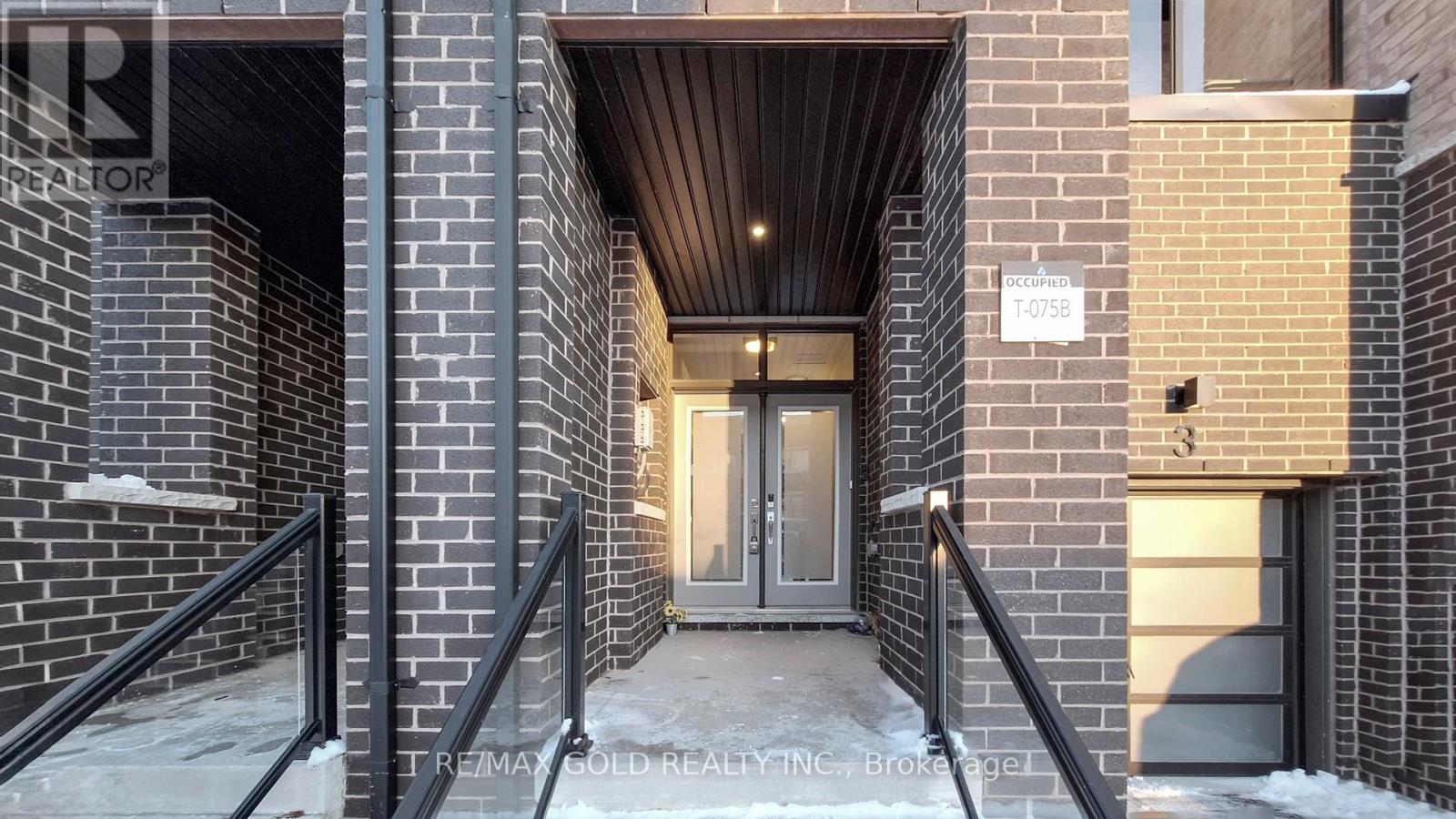 3 Glenngarry Crescent, Vaughan, Ontario  L6A 4Z4 - Photo 2 - N12631524