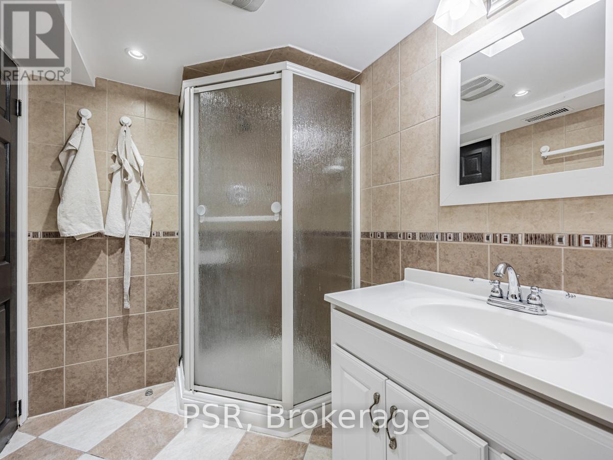 Lower - 371 Mcroberts Avenue, Toronto, Ontario M6E 4R1 - Photo 14 - W12627080