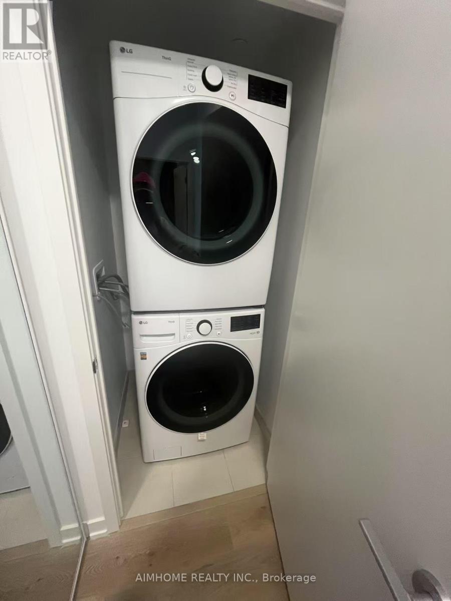 395 Square One Drive, Mississauga, Ontario L5B 0P6 - Photo 10 - W12631526