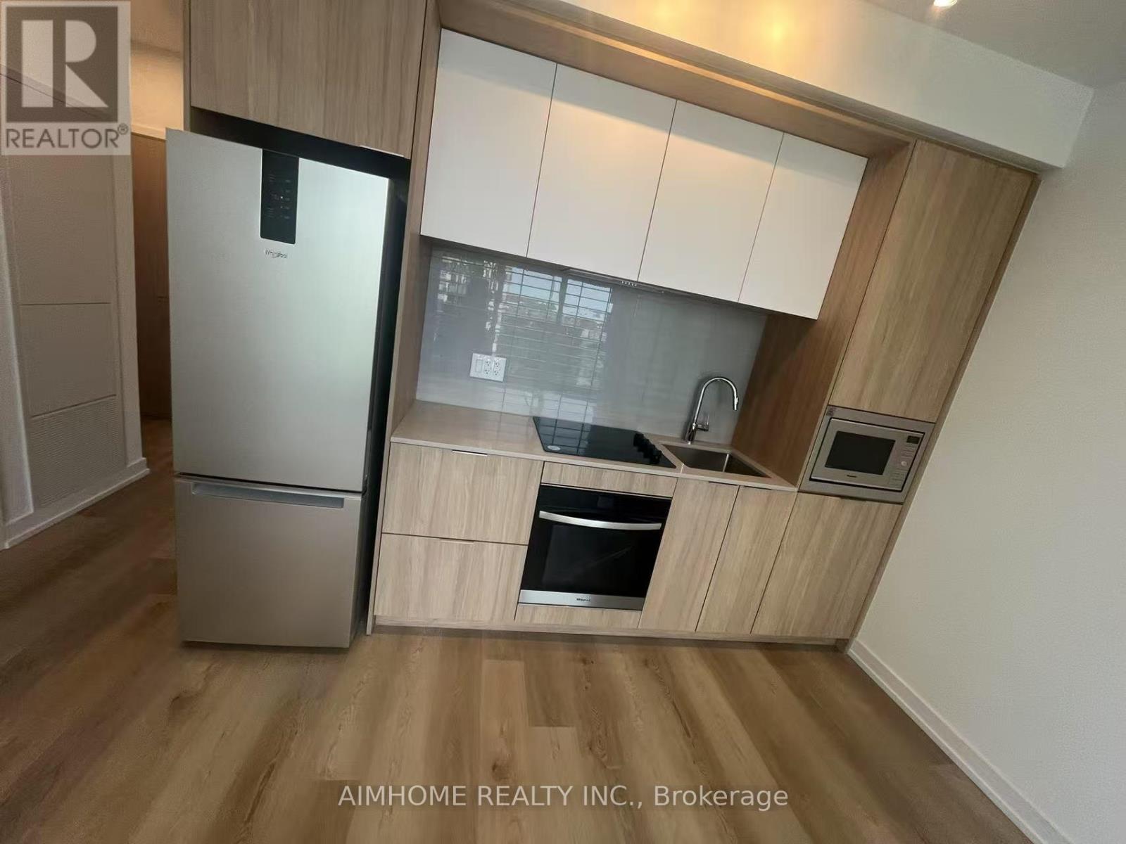 395 Square One Drive, Mississauga, Ontario L5B 0P6 - Photo 4 - W12631526