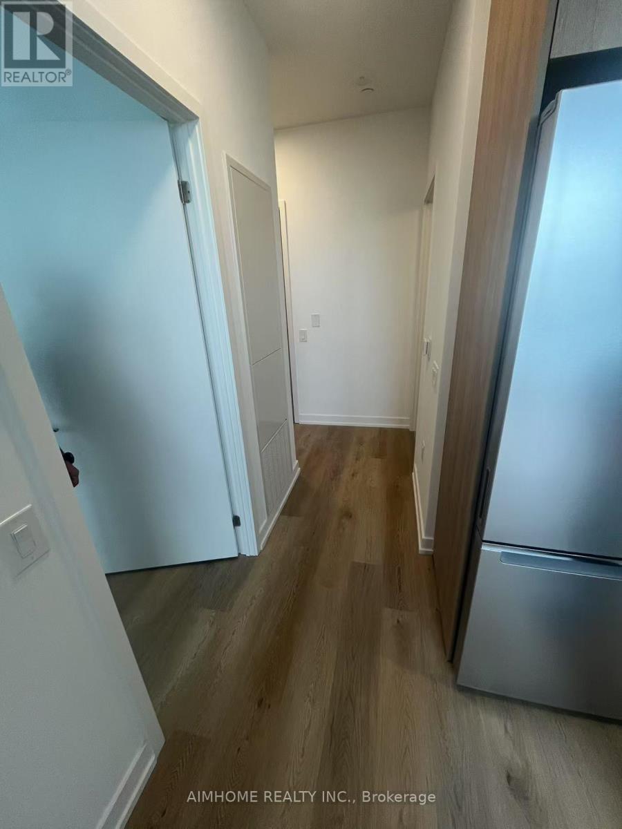 395 Square One Drive, Mississauga, Ontario L5B 0P6 - Photo 8 - W12631526