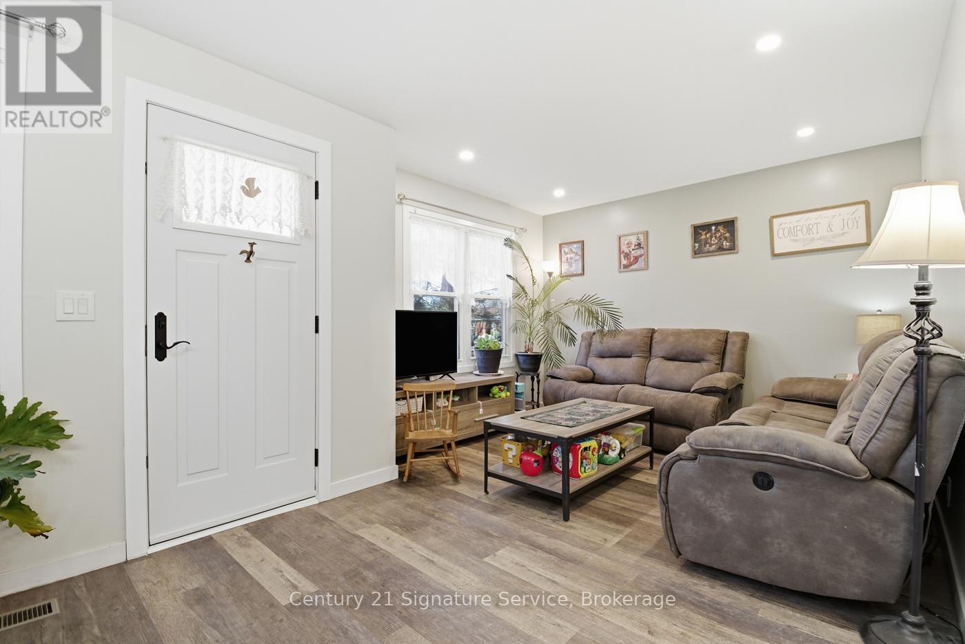 30 Louth Street, St. Catharines, Ontario  L2S 2T4 - Photo 18 - X12631538