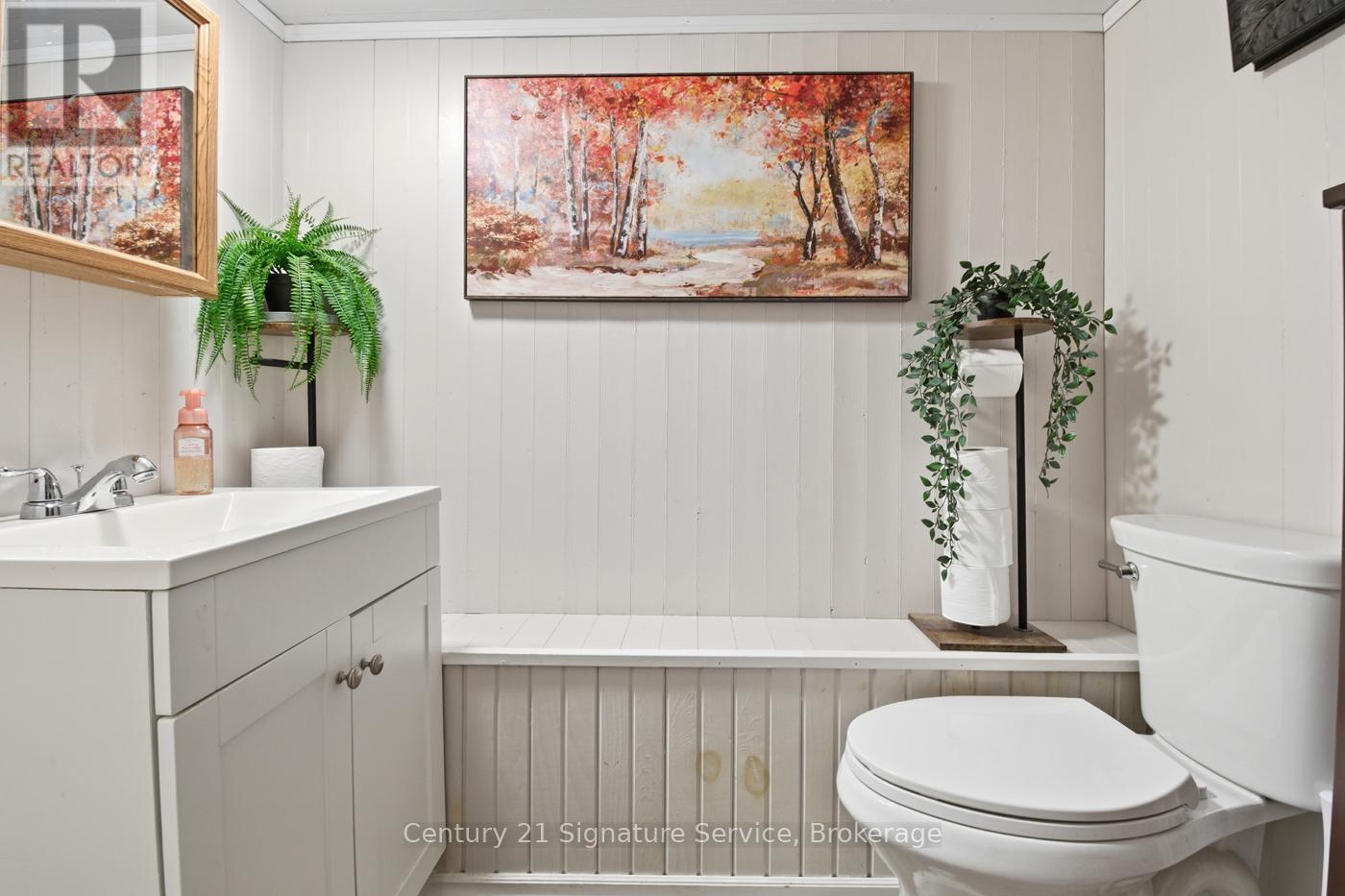 30 Louth Street, St. Catharines, Ontario  L2S 2T4 - Photo 31 - X12631538