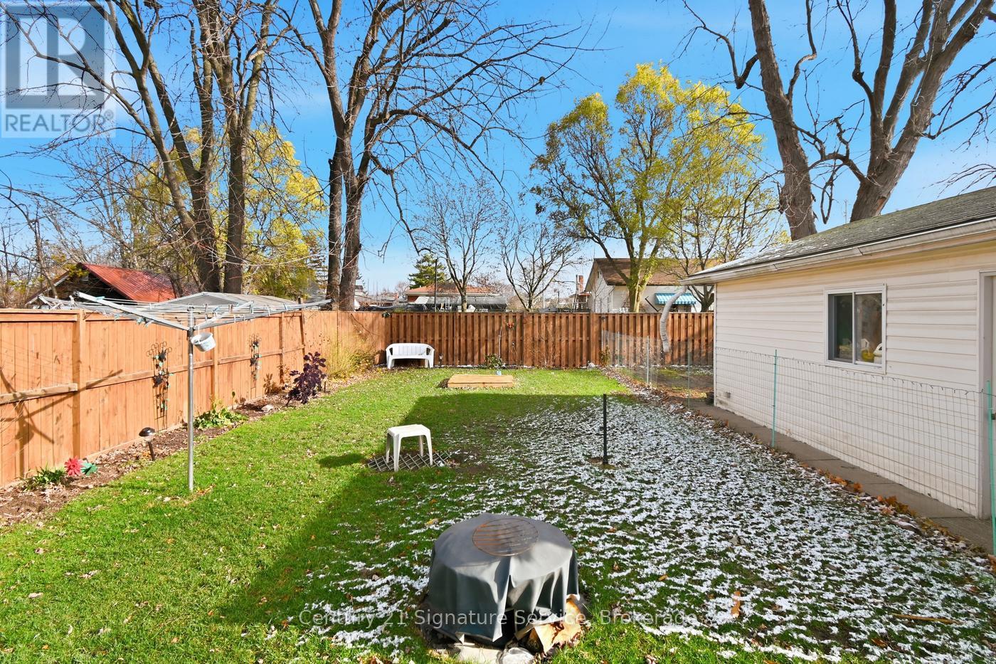 30 Louth Street, St. Catharines, Ontario  L2S 2T4 - Photo 9 - X12631538