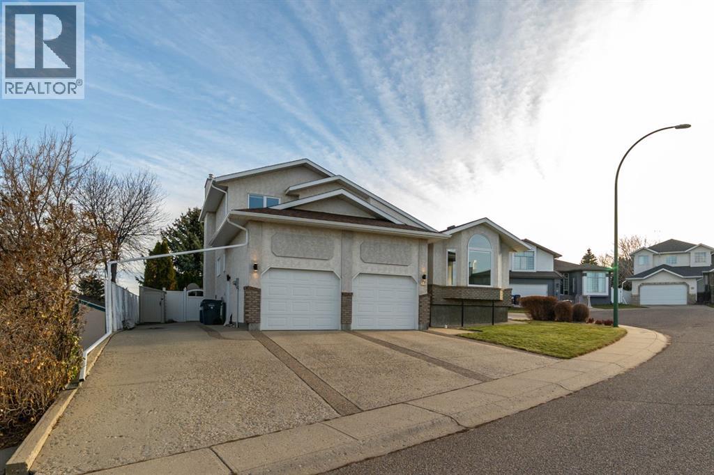 11 Redwood Place Se, Medicine Hat, Alberta T1B 4A1 - Photo 2 - A2272399