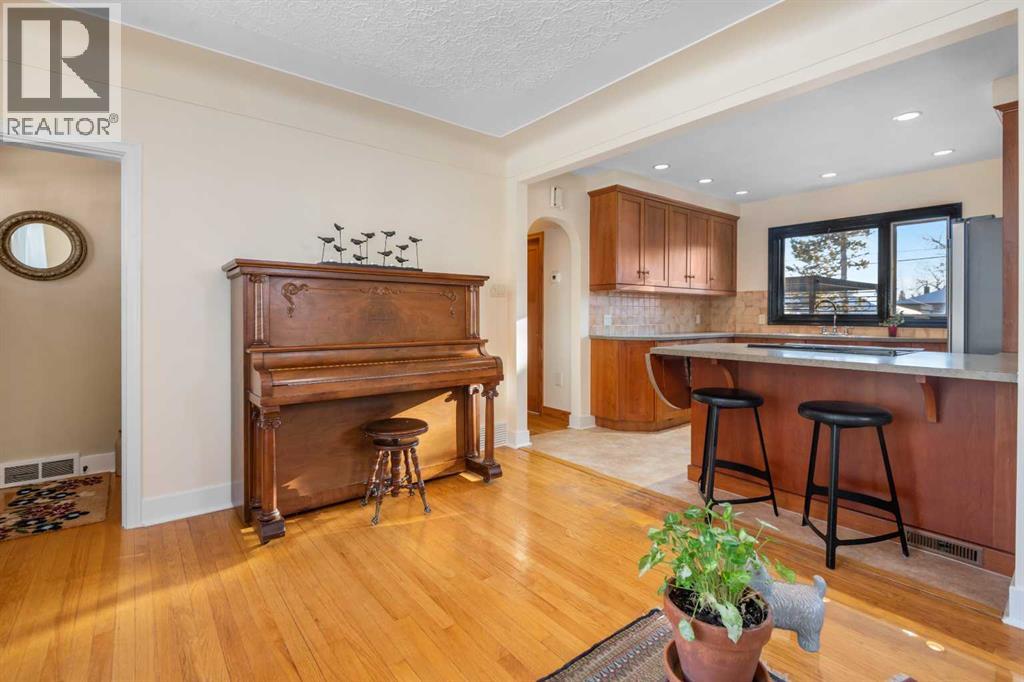 421 19 Avenue Ne, Calgary, Alberta T2E 1P4 - Photo 3 - A2274869