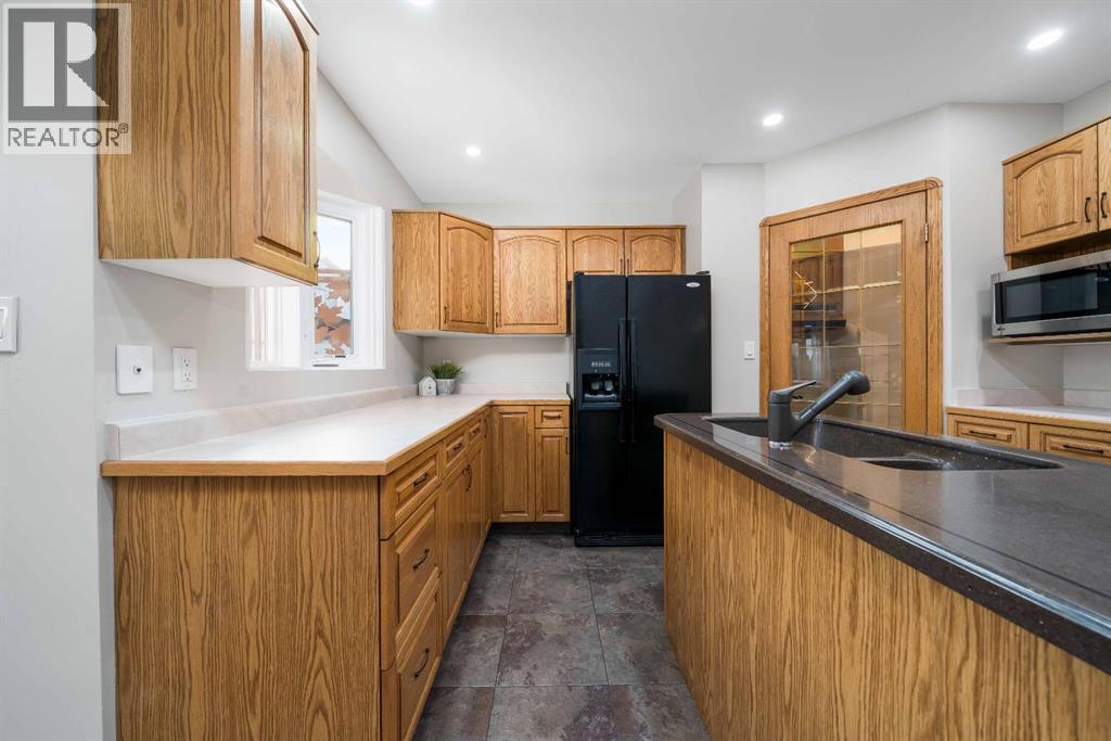 11 Redwood Place Se, Medicine Hat, Alberta T1B 4A1 - Photo 9 - A2272399