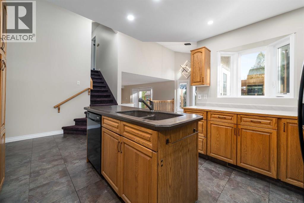 11 Redwood Place Se, Medicine Hat, Alberta T1B 4A1 - Photo 11 - A2272399