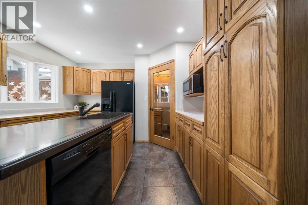 11 Redwood Place Se, Medicine Hat, Alberta T1B 4A1 - Photo 7 - A2272399