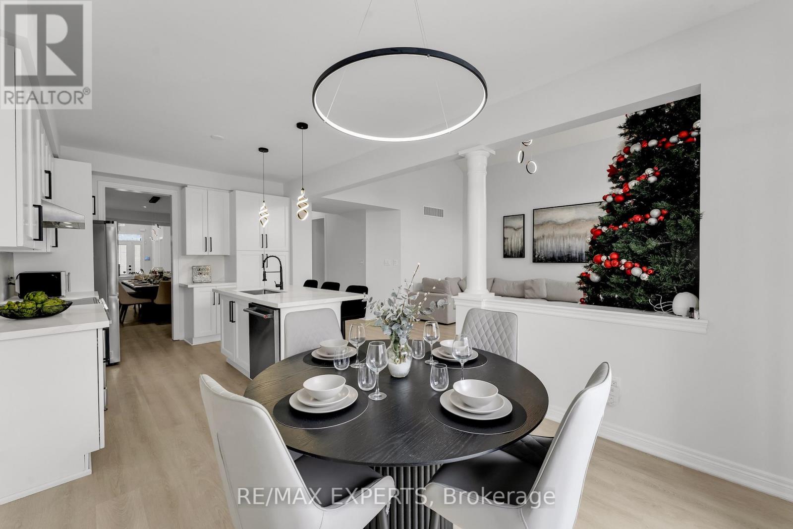 12 Vista Drive, Bradford West Gwillimbury, Ontario  L3Z 0B6 - Photo 17 - N12630632