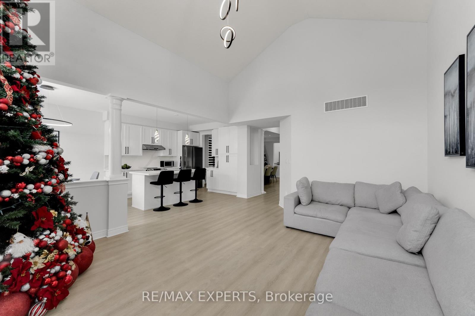 12 Vista Drive, Bradford West Gwillimbury, Ontario  L3Z 0B6 - Photo 20 - N12630632