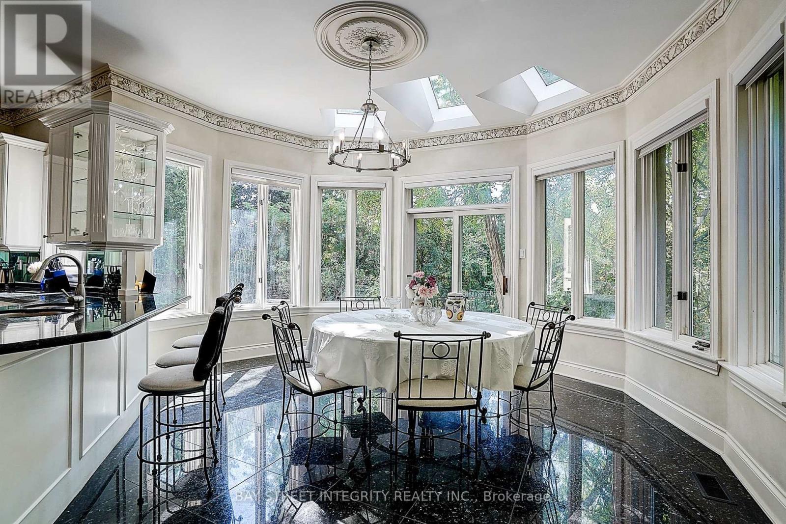 155 Renaissance Court, Vaughan, Ontario  L4J 7W4 - Photo 9 - N12631552