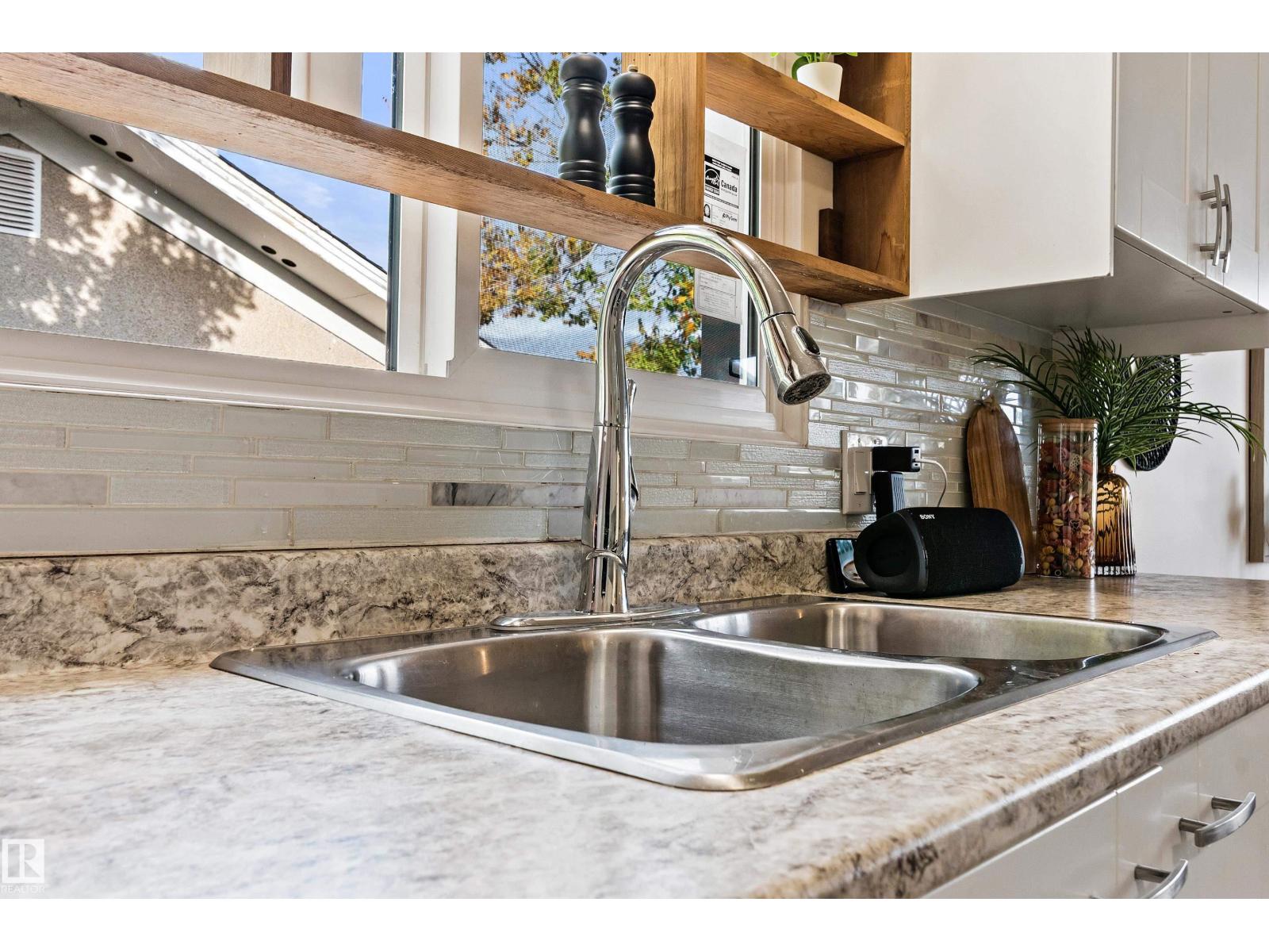 7203 93 Av Nw, Edmonton, Alberta  T6B 1B2 - Photo 14 - E4468083