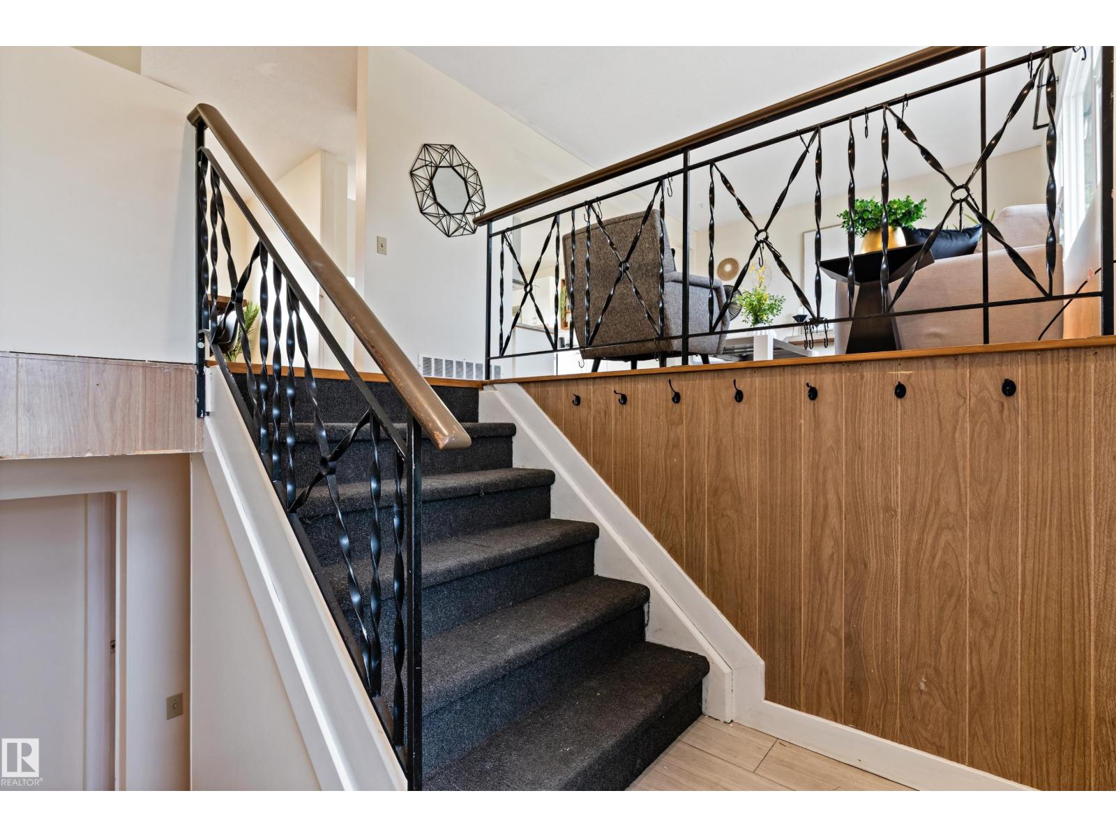 7203 93 Av Nw, Edmonton, Alberta  T6B 1B2 - Photo 2 - E4468083