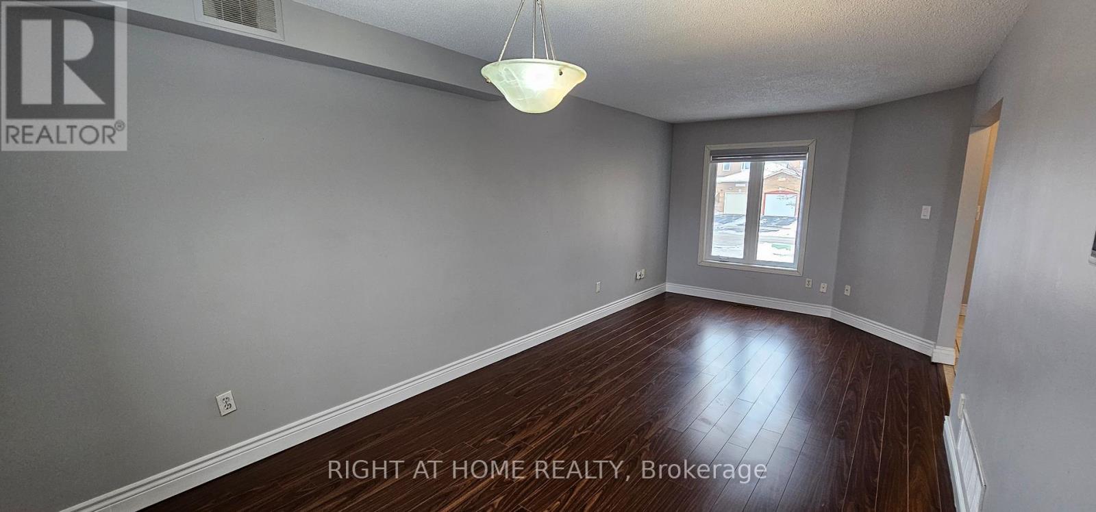 Main - 189 Timberlane Drive, Brampton, Ontario  L6Y 4V7 - Photo 3 - W12631548