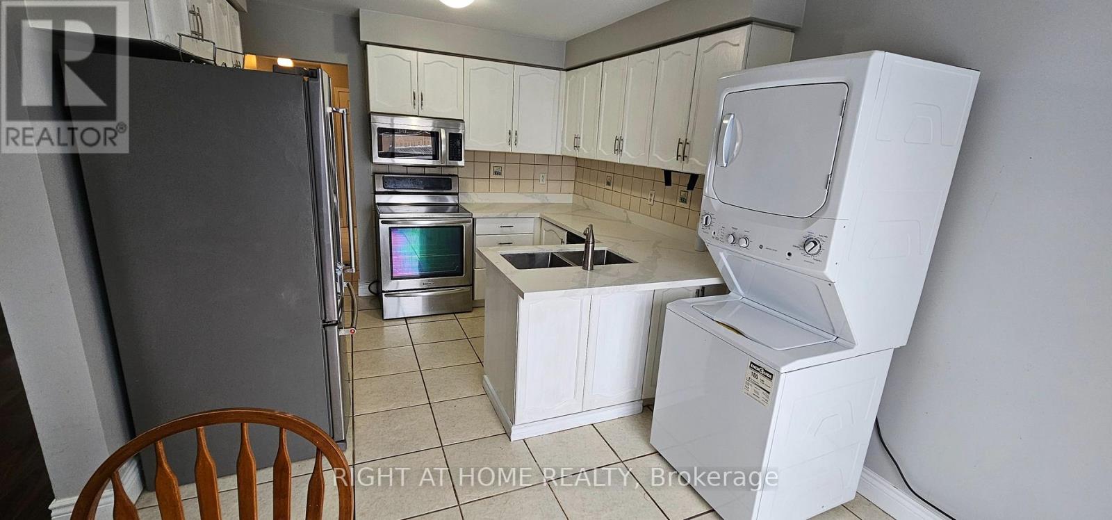 Main - 189 Timberlane Drive, Brampton, Ontario  L6Y 4V7 - Photo 5 - W12631548