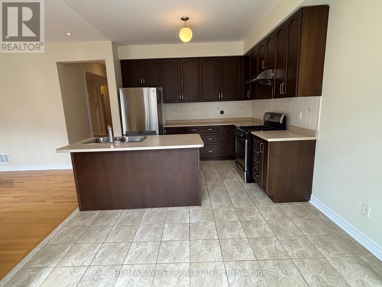 12 Haviland Circle, Brampton, Ontario  L6R 0Z1 - Photo 10 - W12631560