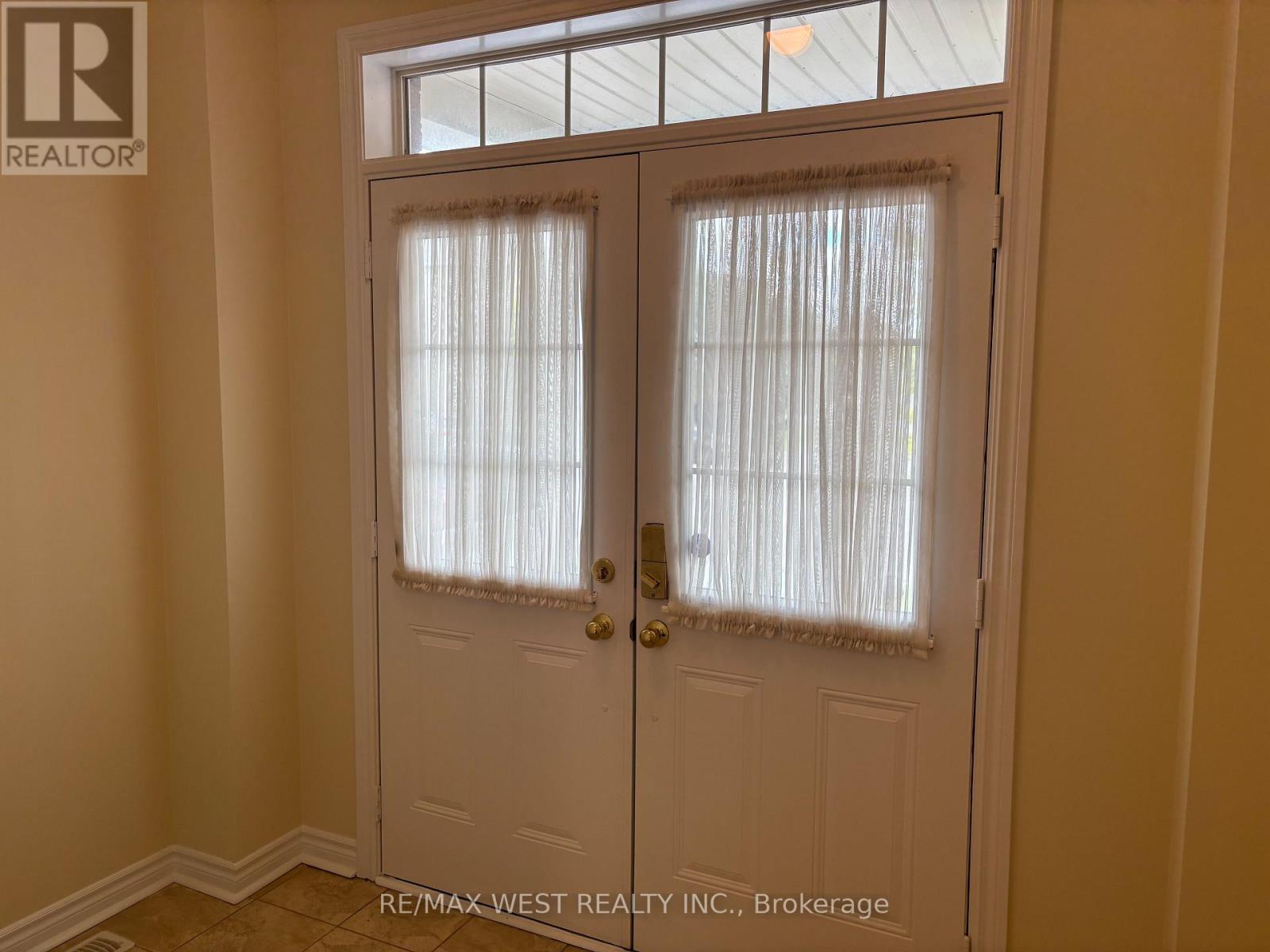 12 Haviland Circle, Brampton, Ontario  L6R 0Z1 - Photo 2 - W12631560