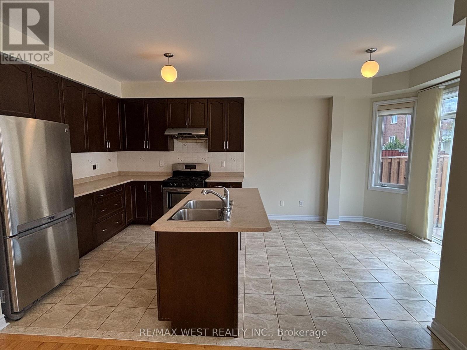 12 Haviland Circle, Brampton, Ontario  L6R 0Z1 - Photo 9 - W12631560