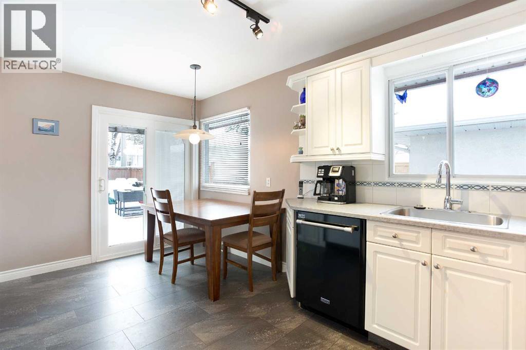 2607 Kelwood Drive Sw, Calgary, Alberta T3E 4A1 - Photo 11 - A2273154