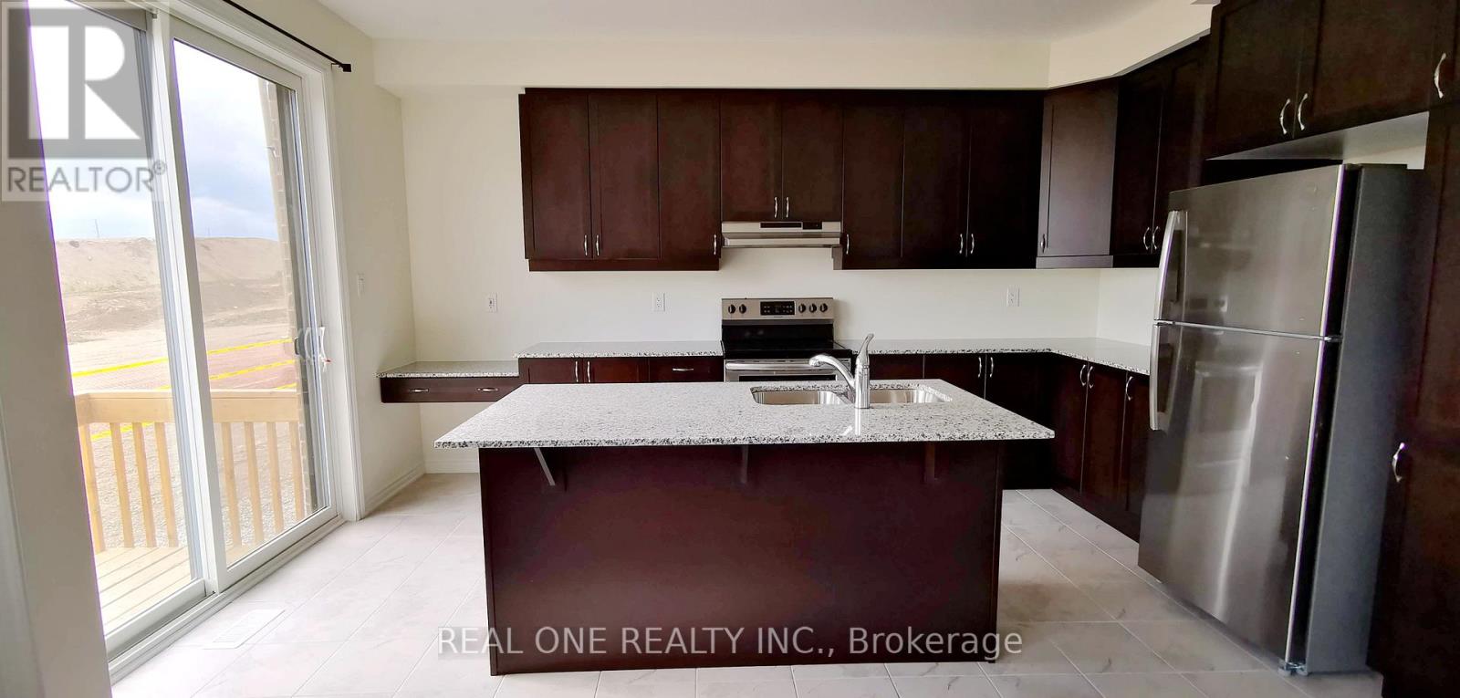 23 Broden Crescent, Whitby, Ontario  L1P 0M1 - Photo 3 - E12631576