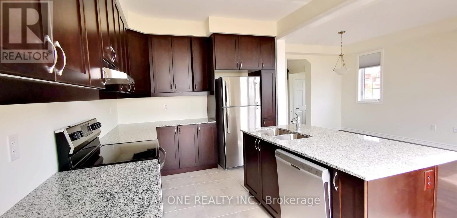 23 Broden Crescent, Whitby, Ontario  L1P 0M1 - Photo 4 - E12631576