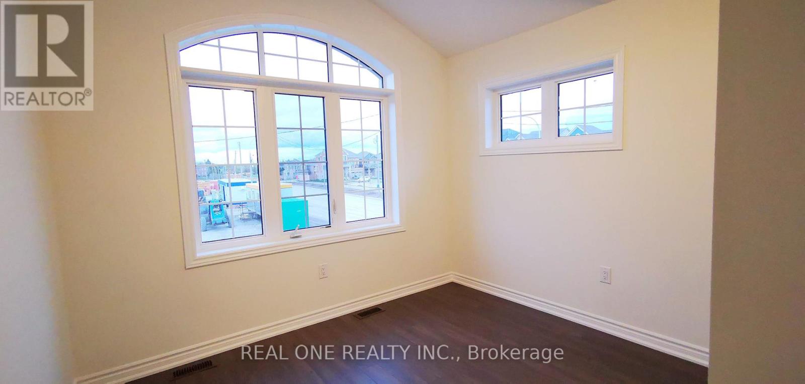 23 Broden Crescent, Whitby, Ontario  L1P 0M1 - Photo 5 - E12631576