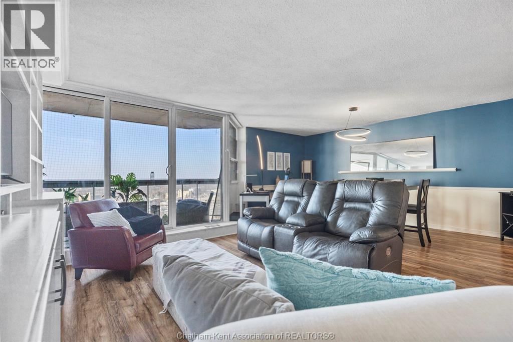 Photo 19 of 33 for 323 Colborne Street Unit# 2403