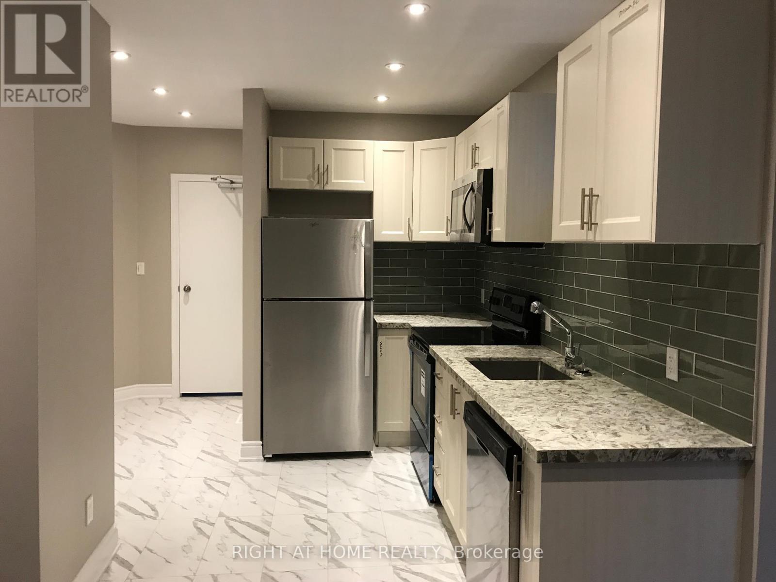 231 ALBANY AVENUE, Toronto, Ontario