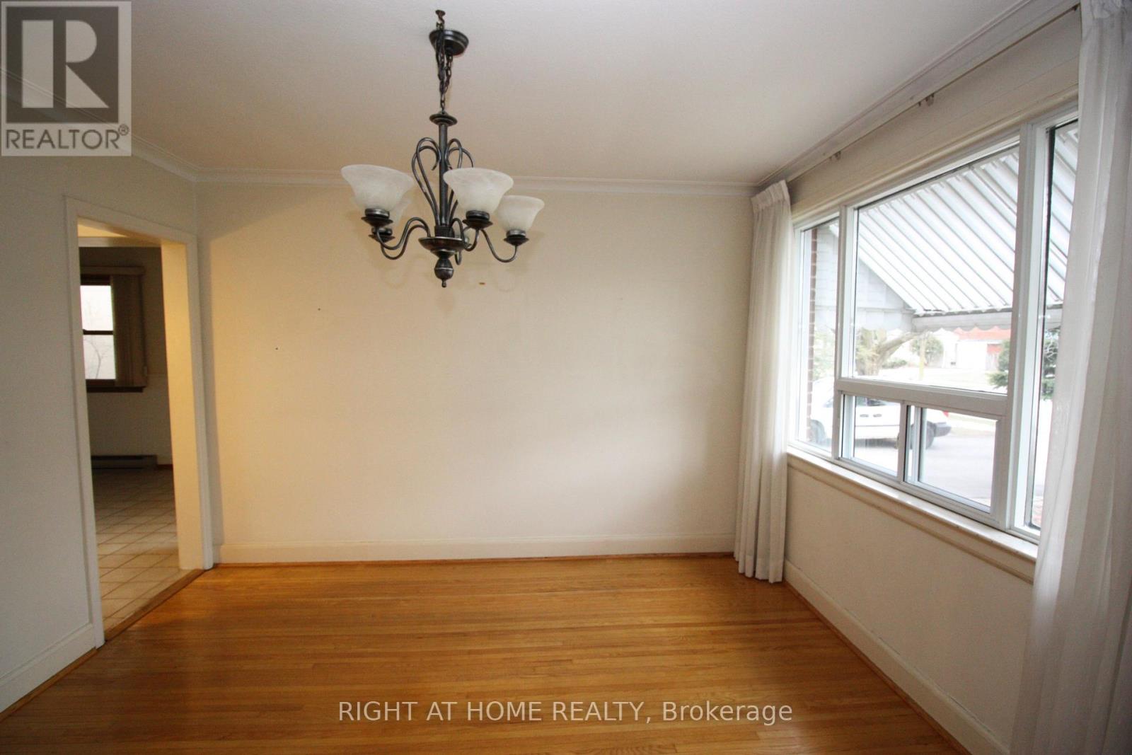 123 Ashbourne Drive, Toronto, Ontario  M9B 4H9 - Photo 4 - W12631584