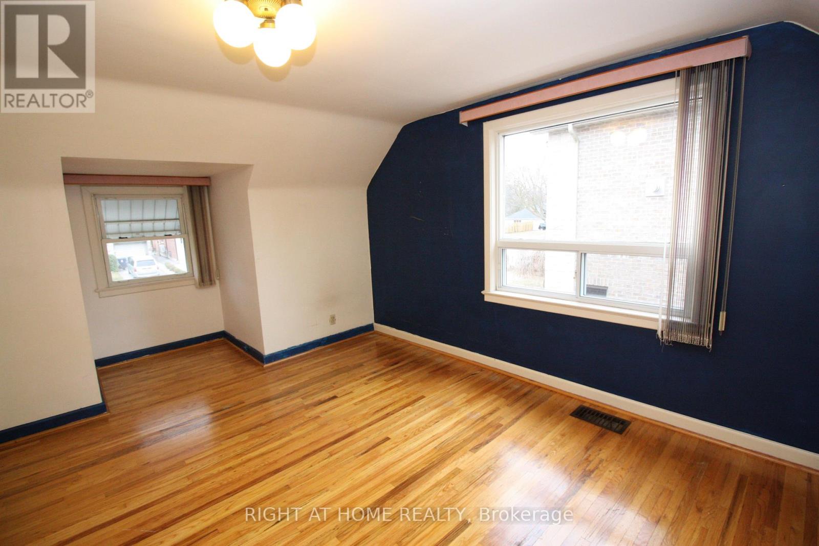 123 Ashbourne Drive, Toronto, Ontario  M9B 4H9 - Photo 9 - W12631584