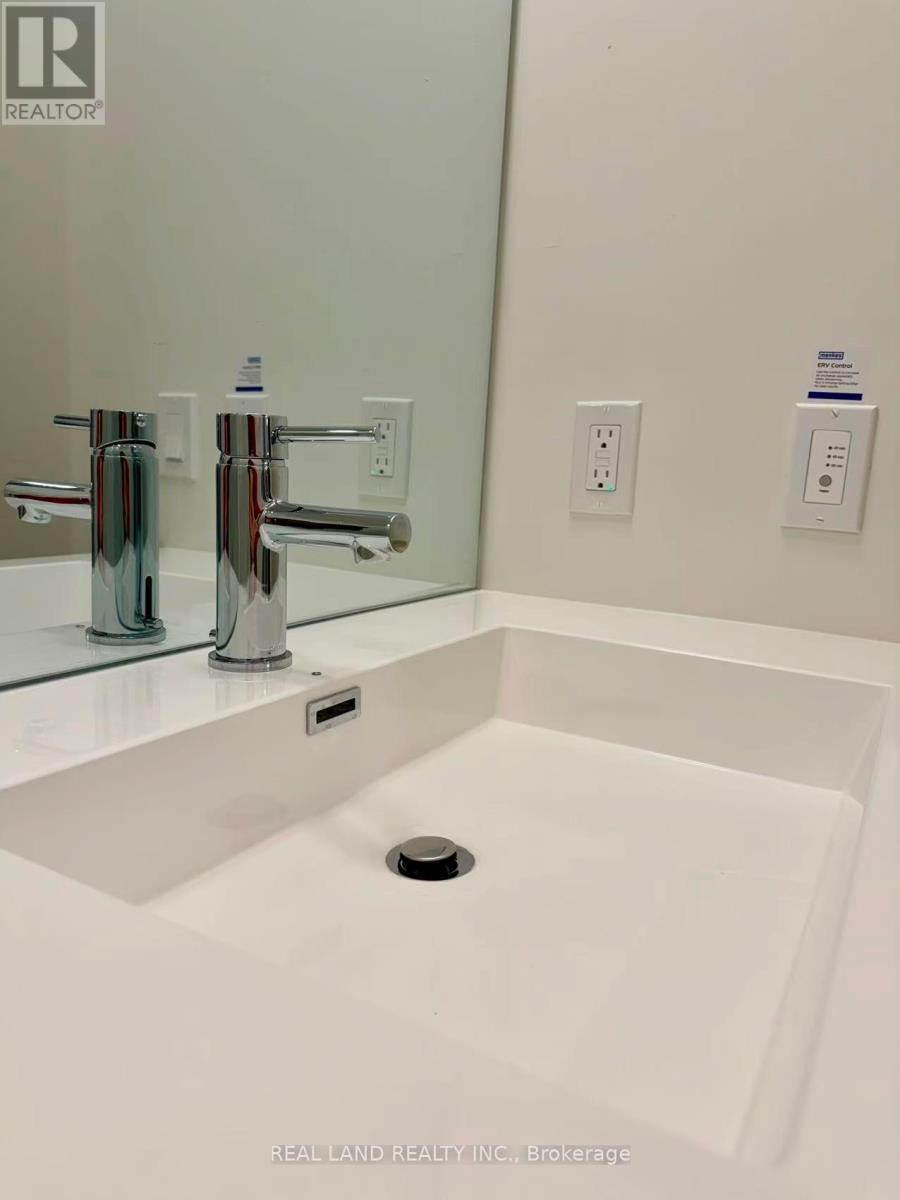 4615 - 8 Interchange Way, Vaughan, Ontario  L4K 5Z7 - Photo 13 - N12631600