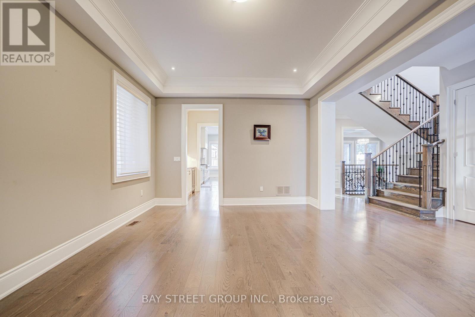 75 Douglas Road, Richmond Hill, Ontario  L4E 3H1 - Photo 10 - N12631602