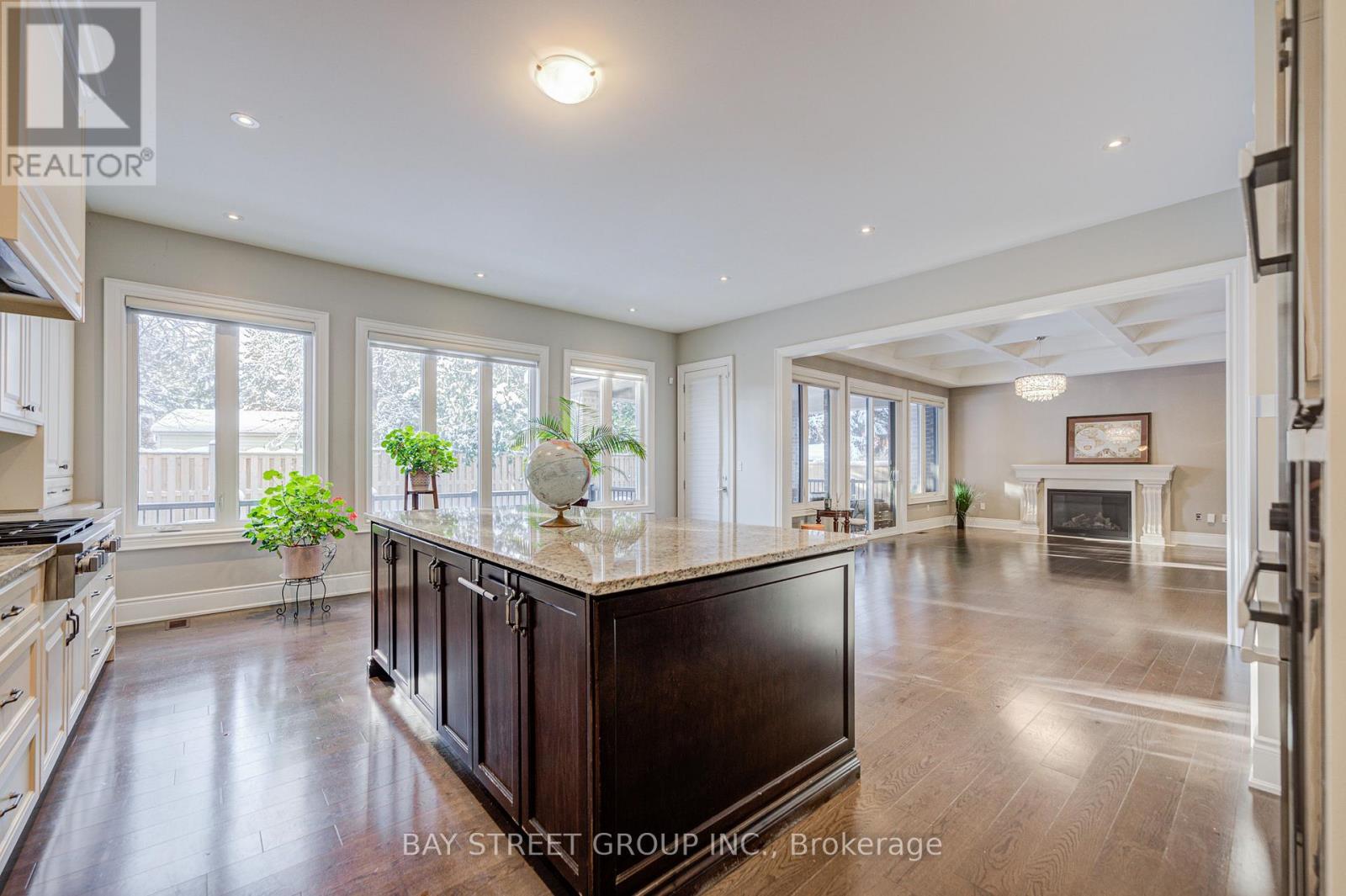 75 Douglas Road, Richmond Hill, Ontario  L4E 3H1 - Photo 13 - N12631602