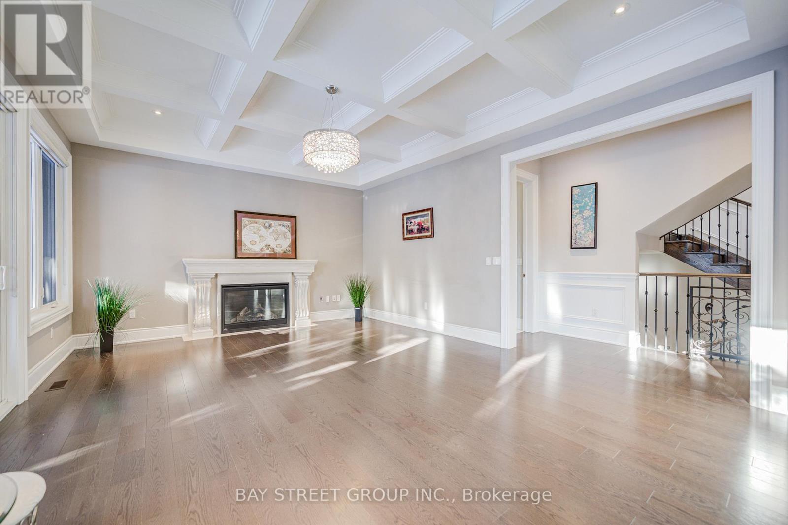 75 Douglas Road, Richmond Hill, Ontario  L4E 3H1 - Photo 22 - N12631602