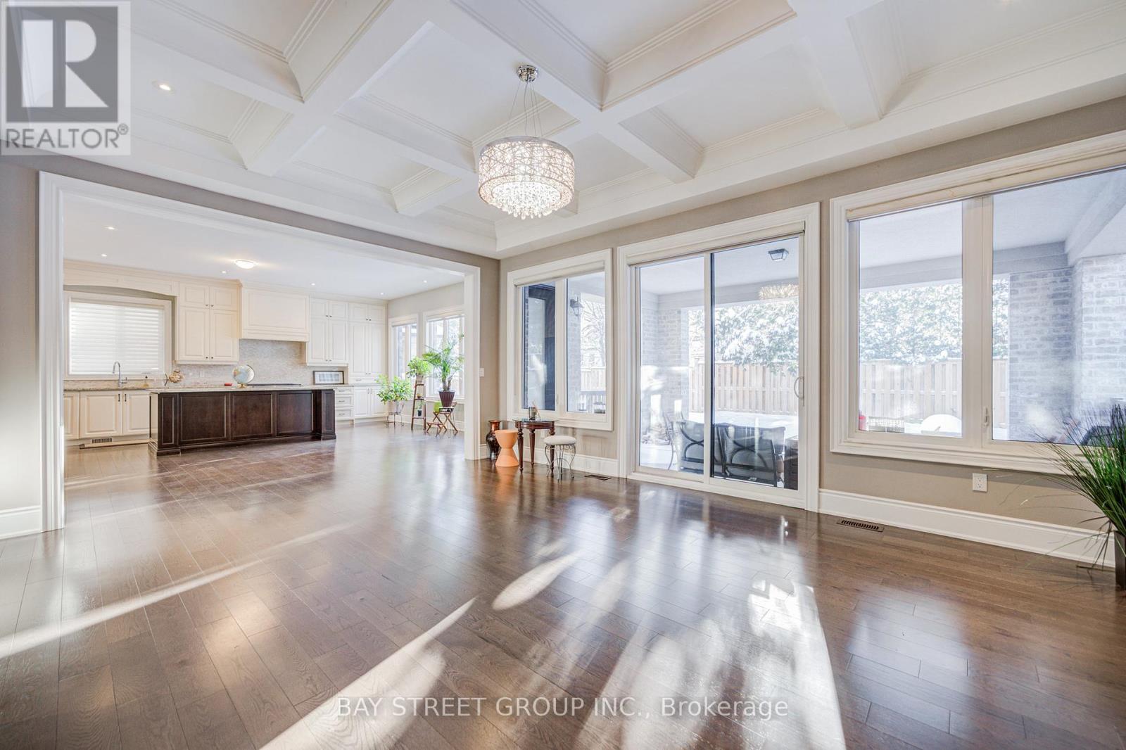 75 Douglas Road, Richmond Hill, Ontario  L4E 3H1 - Photo 23 - N12631602