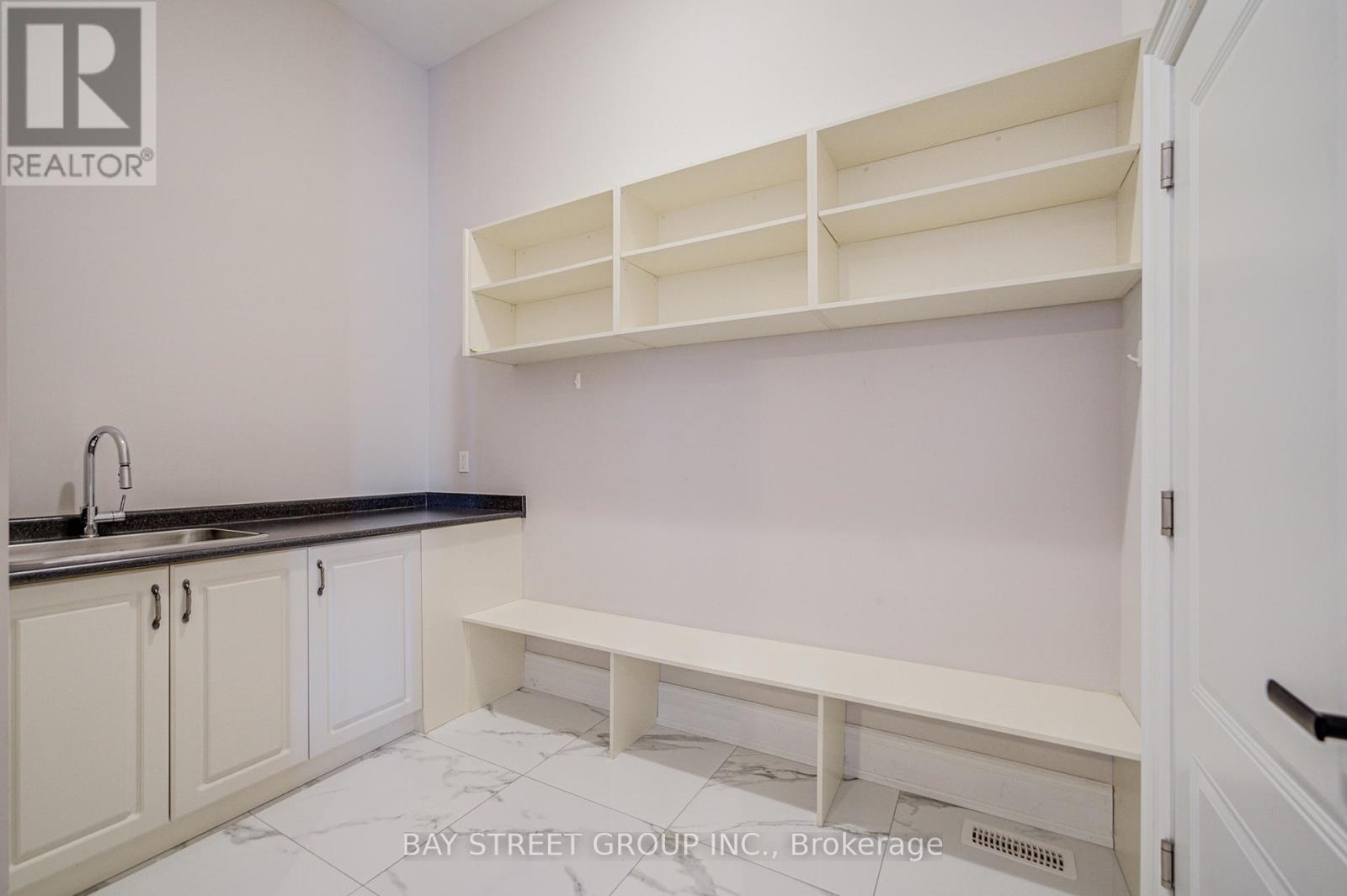 75 Douglas Road, Richmond Hill, Ontario  L4E 3H1 - Photo 25 - N12631602